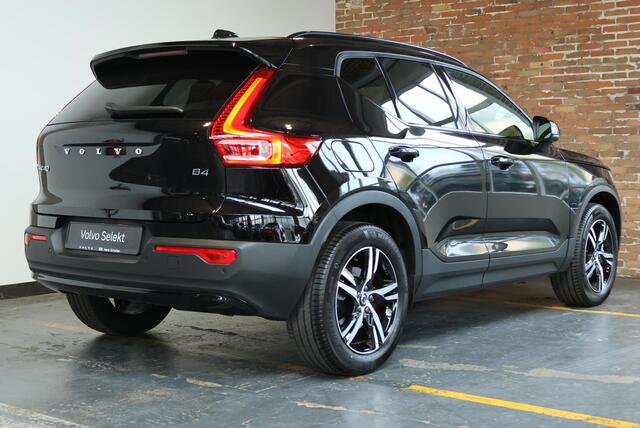 Volvo XC40 B4 Plus Black Edition | Panoramadak | | Semi-Electrische wegklapbare Trekhaak | Verwarmbare voorstoelen en stuurwiel | Premium audio by Harman Kardon | Apple carplay/Android auto | Keyless Entree | Google Infotainment – foto 3