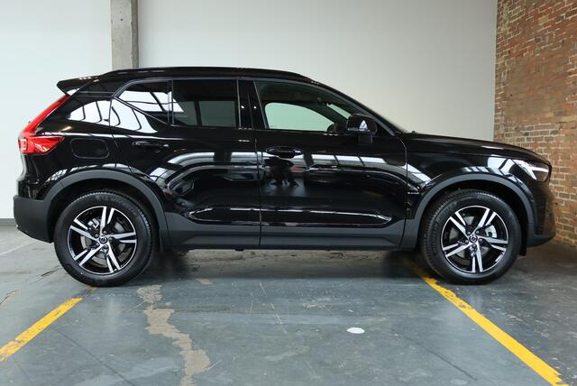 Volvo XC40 B4 Plus Black Edition | Panoramadak | | Semi-Electrische wegklapbare Trekhaak | Verwarmbare voorstoelen en stuurwiel | Premium audio by Harman Kardon | Apple carplay/Android auto | Keyless Entree | Google Infotainment – foto 4