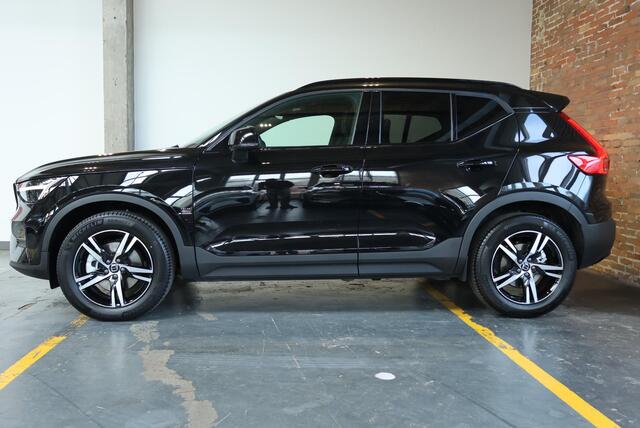 Volvo XC40 B4 Plus Black Edition | Panoramadak | | Semi-Electrische wegklapbare Trekhaak | Verwarmbare voorstoelen en stuurwiel | Premium audio by Harman Kardon | Apple carplay/Android auto | Keyless Entree | Google Infotainment – foto 6