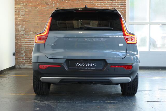 Volvo XC40 Recharge P8 AWD R-Design | Panoramadak | Semi-Electrische Wegklapbare Trekhaak | Harman Kardon Premium Audio | 360° Parkeercamera | Parkeersensoren voor + achter | Stoelverwarming | 20'' Lichtmetalen velgen | Google infotainment | – foto 7