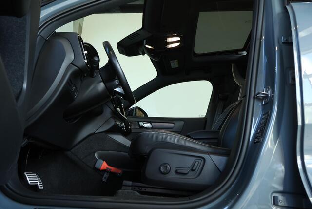 Volvo XC40 Recharge P8 AWD R-Design | Panoramadak | Semi-Electrische Wegklapbare Trekhaak | Harman Kardon Premium Audio | 360° Parkeercamera | Parkeersensoren voor + achter | Stoelverwarming | 20'' Lichtmetalen velgen | Google infotainment | – foto 9
