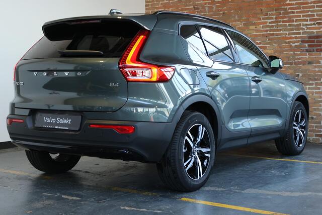 Volvo XC40 B4 Plus Dark |Semi-Electrische Wegklapbare Trekhaak | Verwarmbare voorstoelen | achterbank en voorruit | Adaptieve cruise control | Premium audio by Harman Kardon | Apple carplay/Android auto | Privacy Glass – foto 3