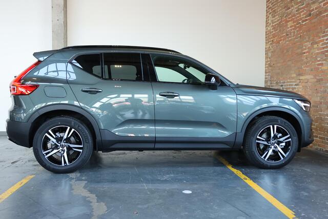 Volvo XC40 B4 Plus Dark |Semi-Electrische Wegklapbare Trekhaak | Verwarmbare voorstoelen | achterbank en voorruit | Adaptieve cruise control | Premium audio by Harman Kardon | Apple carplay/Android auto | Privacy Glass – foto 4