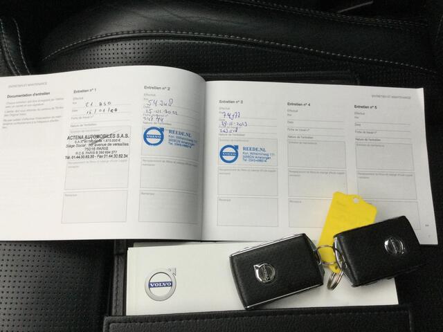 Volvo XC60 2.0 T8 Twin Engine AWD R-Design | Panorama-dak | Trekhaak | Full LED | Leder |