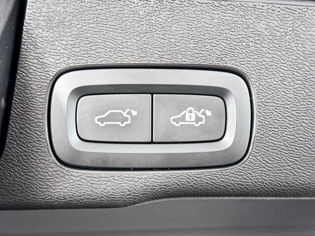 Volvo XC60 B5 Aut. Ultimate Dark | Panoramadak | Bowers & Wilkins | 360º camera | Luchtvering | Head-up display