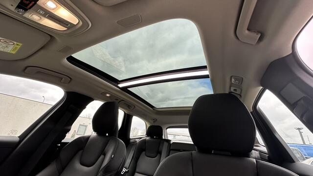 Volvo XC60 2.0 Recharge T8 AWD Plus Dark | Panorama | Google Maps | Camera | Leder