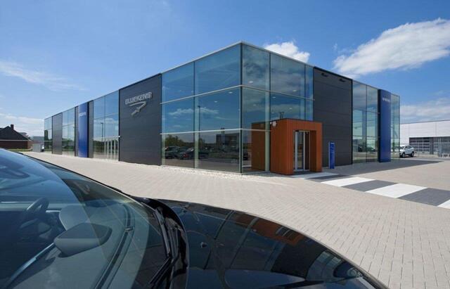 Volvo XC60 T8 Plug-in hybrid AWD Ultimate Dark - LONG RANGE - Panorama/schuifdak - IntelliSafe Assist & Surround - 360º Camera - Verwarmde voorstoelen, stuur & achterbank - Parkeersensoren voor & achter - Elektr. bedienb. voorstoelen met geheugen - Draadloze tel. la