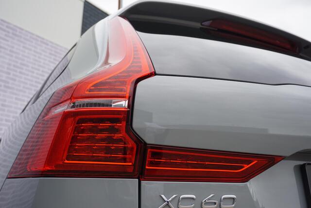 Volvo XC60 2.0 T6 Plug-in hybrid AWD Ultimate Dark | ¤ 83.000 NIEUW | Massage | Stoel + Stuur verwarming | Stoel koeling | HUD | Harman/Kardon | Zitting verhogers |