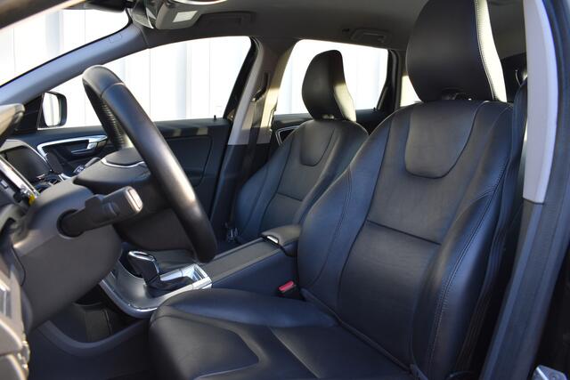 Volvo XC60 D4 191pk Automaat Summum | Trekhaak | Sensoren achter&camera | Stoelverwarming |