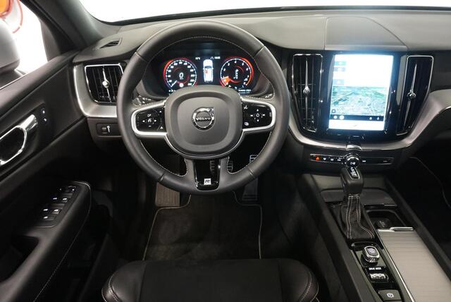 Volvo XC60 2.0 T5 R-Design Navigatie | Camera | BLIS |Parkeer sensoren | LED | 19" lichtmetalen velgen R Design