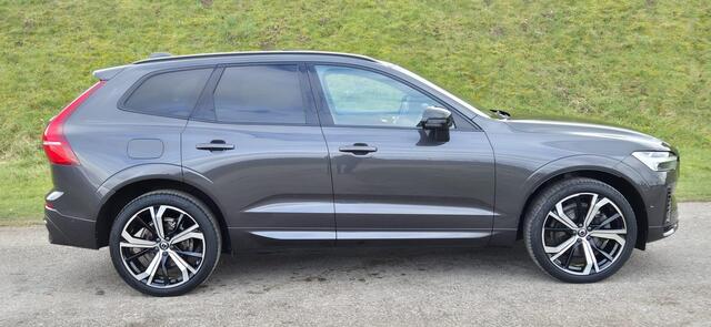 Volvo XC60 2.0 T6 Plug-in hybrid AWD R-Design 21 Inch Licht metaal - 360 Camera - Harman Kardon Sound