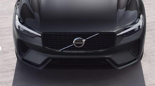 Volvo XC60 T6 350PK Plug-in hybrid AWD Plus Dark / Navigatie / Leder / 360 Camera / Panorama dak / Harman Kardon / Luchtvering / 21'' LM Velgen /