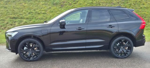 Volvo XC60 2.0 T8 Plug-in hybrid AWD Ultra Black Edition Lucht vering - Bowers Wilkins Sound - 360 Camera - 21"Inch - Alarm - Privacy Glas - Massage stoelen - Gelamineerde ruiten