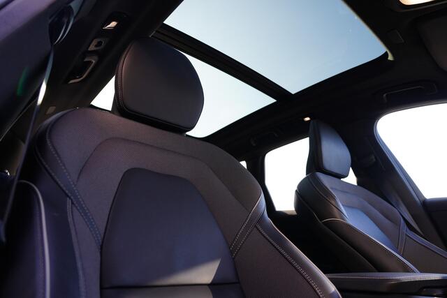 Volvo XC60 2.0 T8 Plug-in hybrid AWD Plus Black Edition 455pk Panoramadak/Stoelverwarming/360Camera