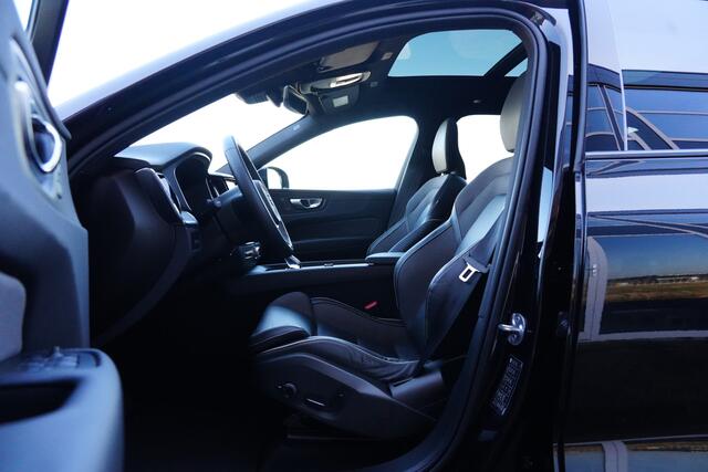 Volvo XC60 2.0 T8 Plug-in hybrid AWD Plus Black Edition 455pk Panoramadak/Stoelverwarming/360Camera