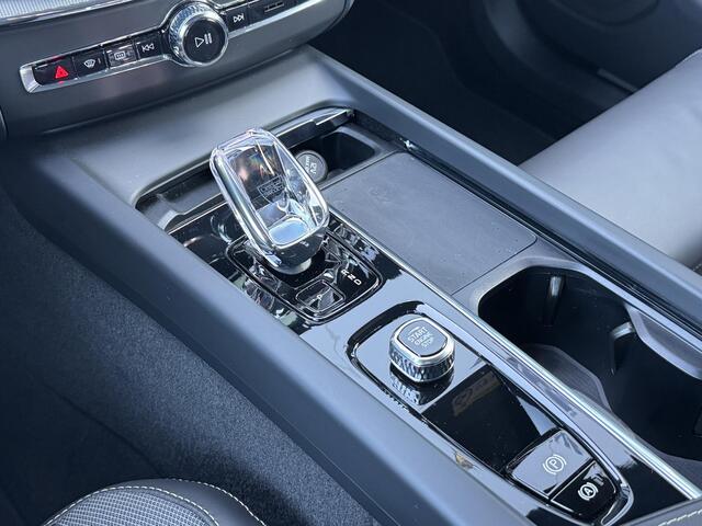 Volvo XC60 2.0 T8 AWD Polestar Engineered 455 PK | B&W | 360 Camera | Panorama | Dubbel glas
