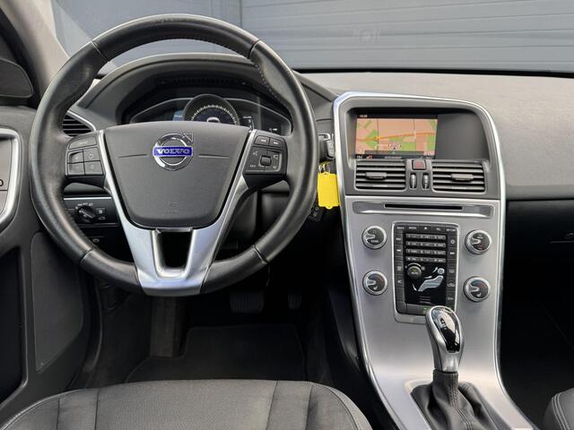 Volvo XC60 2.0 D3 FWD R-Design 1e Eigenaar,Navi,Clima,Trekhaak,Cruise,PDC V+A,D-Riem vervangen 2023,Stoelverwarming,Extra set op Velg,150pk,APK tot 02-2026