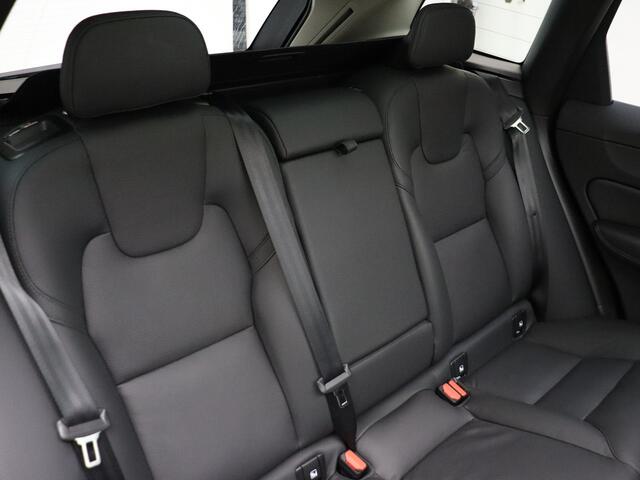 Volvo XC60 T6 350pk AWD Plus Dark / Harman en Kardon audio / Trekhaak / Memory seats / Camera voor en achter /