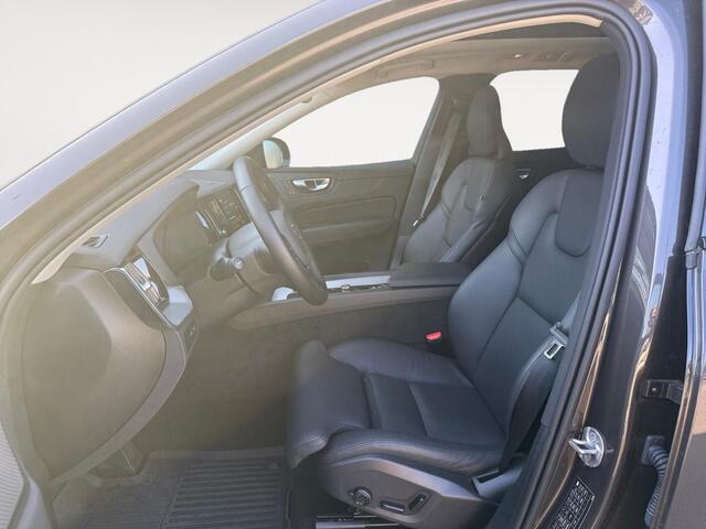 Volvo XC60 2.0 T6 Plug-in hybrid AWD Plus Dark | Harman/Kardon Audio | Trekhaak | 360 graden camera | Stoelverwarming |