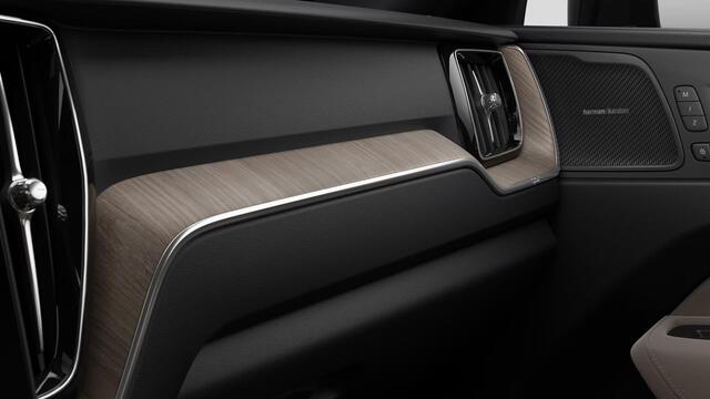 Volvo XC60 T6 AWD 350 pk Plug-in hybrid Plus Dark | Luchtvering | 22" | Head up display| Panoramadak |
