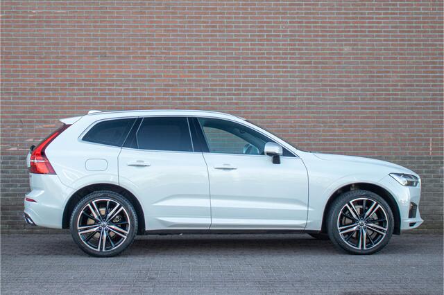 Volvo XC60 T5 AWD R-Design, Luchtvering, Panoramadak, Carplay, Trekhaak, Adaptive Cruise, 360 Camera, Memory, Keyless.