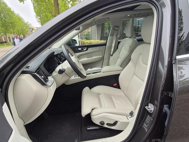 Volvo XC60 2.0 T6 Plug-in hybrid AWD Core Bright Long Range/Trekhaak/Panodak etc.