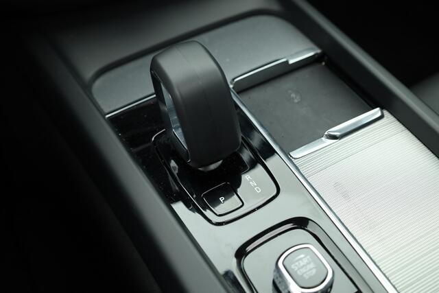 Volvo XC60 2.0 T8 Plug-in hybrid AWD Plus Dark | Pano | Memory seats | 360cam | H&K | Leder | Pilot Assist