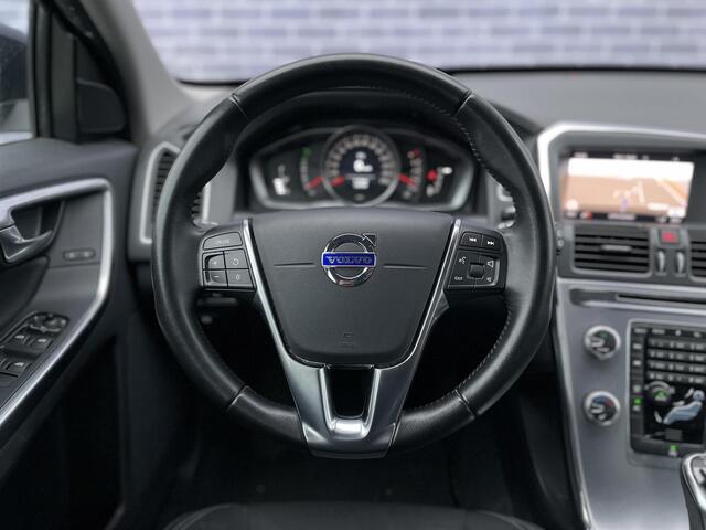 Volvo XC60 2.0 T5 FWD Polar | Trekhaak | Standkachel | Stoelverwarming | Navigatie | Xenon | Verwamde Voorruit | Parkeersensoren achter |