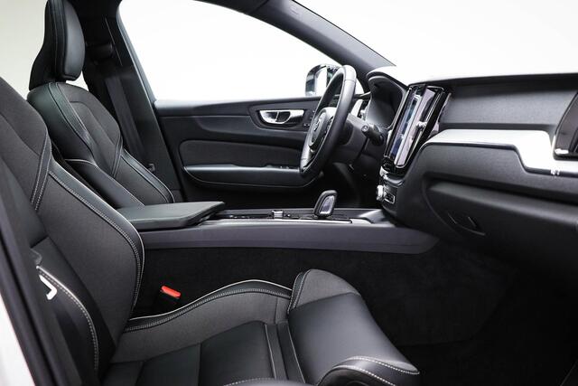 Volvo XC60 2.0 T6 Plug-in hybrid AWD R-Design | PANORAMADAK | HEAD UP | TREKHAAK