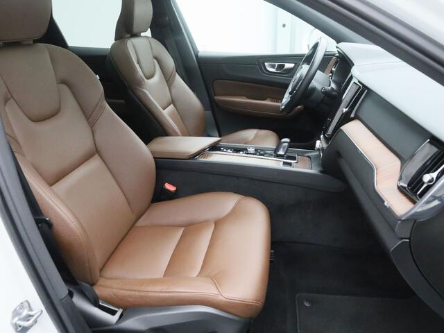 Volvo XC60 2.0 Recharge T6 AWD Business Pro | PANO | CAMERA | KEYLESS | STOEL- EN STUURVERW. | TREKHAAK