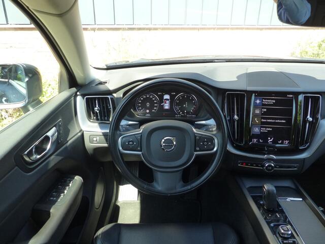 Volvo XC60 2.0 B5 Momentum Pro | Elek. Bestuurdersstoel | Trekhaak |