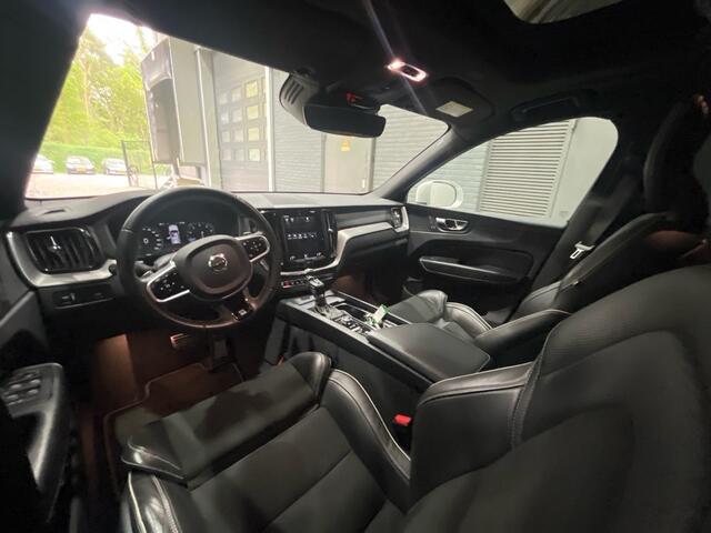 Volvo XC60 T5 R-Design | Panoramadak | Camera | Keyless | 19 Inch | Apple Carplay | Getint Glas