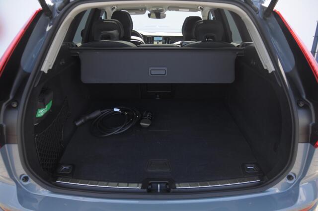 Volvo XC60 T8 455PK Automaat AWD Plus Dark 360 camera / Harman kardon audio / elektrisch bedienbare voorstoelen / Memory seats / stoelverwarming voor en achter/ stuurverwarming / BLIS /