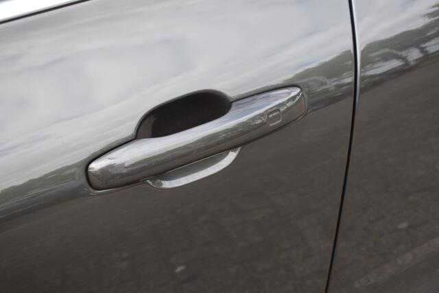 Volvo XC60 B5 265PK Automaat Momentum Business Camera | Trekhaak | ACC | All seasons | Leder | Elektr. stoel | Stoelverwarming