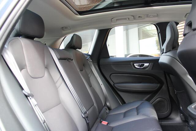 Volvo XC60 T6 Automaat Recharge AWD Plus Dark | | Adaptive cruise control | Parkeerverwarming | Panoramadak | 19'' Lichtmetalen Velgen | Adaptieve Cruise Control | Google Infotainment | Apple Carplay | Parkeercamera | Lederen Bekleding | Parkeersensoren voor + achte