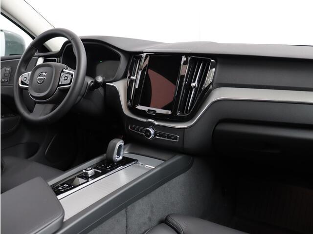 Volvo XC60 2.0 T6 Plug-in hybrid AWD Plus Bright / Panoramadak / 360 Camera / Elektrische Stoelen / BLIS / Verwarmbare Stoelen + Stuurwiel / Getint Glas /