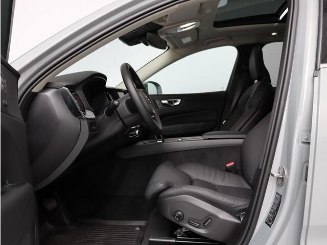 Volvo XC60 2.0 T6 Plug-in hybrid AWD Plus Bright / Panoramadak / 360 Camera / Elektrische Stoelen / BLIS / Verwarmbare Stoelen + Stuurwiel / Getint Glas /