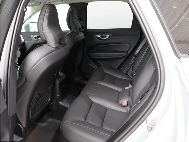 Volvo XC60 2.0 T6 Plug-in hybrid AWD Plus Bright / Panoramadak / 360 Camera / Elektrische Stoelen / BLIS / Verwarmbare Stoelen + Stuurwiel / Getint Glas /