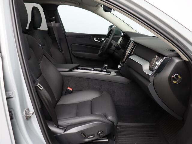 Volvo XC60 2.0 T6 Plug-in hybrid AWD Plus Bright / Panoramadak / 360 Camera / Elektrische Stoelen / BLIS / Verwarmbare Stoelen + Stuurwiel / Getint Glas /