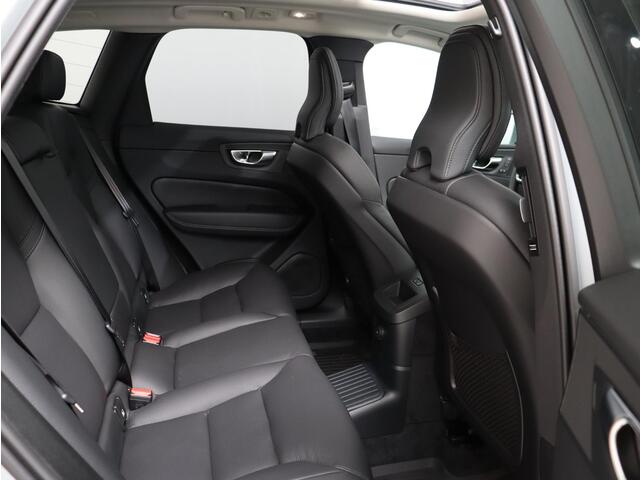 Volvo XC60 2.0 T6 Plug-in hybrid AWD Plus Bright / Panoramadak / 360 Camera / Elektrische Stoelen / BLIS / Verwarmbare Stoelen + Stuurwiel / Getint Glas /