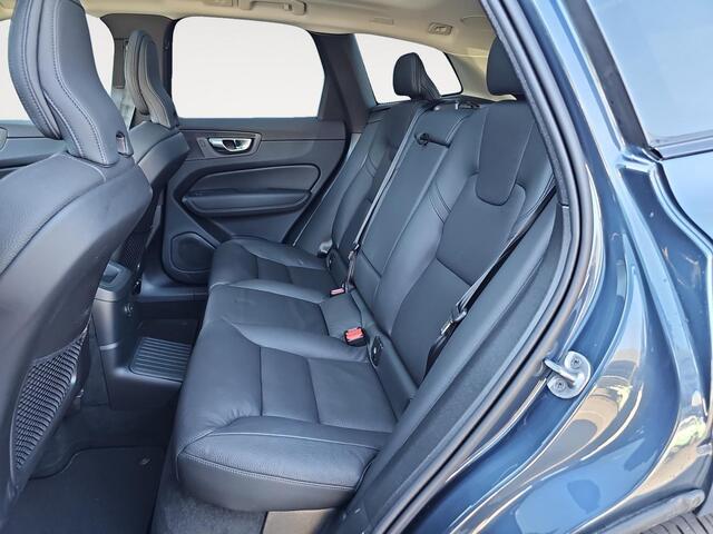 Volvo XC60 2.0 T6 Plug-in hybrid AWD Plus Dark | Harman/Kardon Audio | Extra getint glas | Stoelverwarming | Trekhaak |