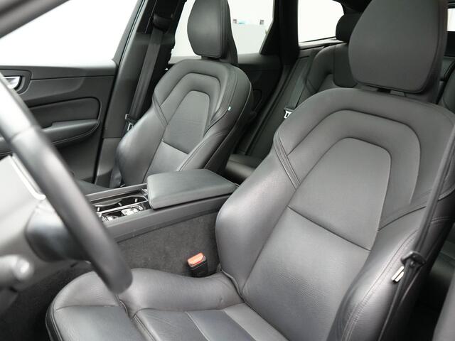 Volvo XC60 2.0 T6 R-Design AWD | Panodak | Trekhaak af Fabriek | Adaptive Cruise |Sportstoelen Memory | L.M. 19" | Harman/Kardon | 360 Camera | Carplay | DAB | Stoel & Stuurverwarming |
