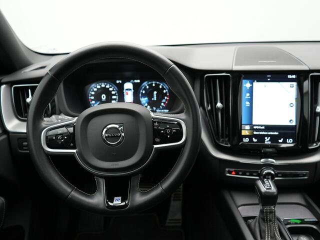 Volvo XC60 2.0 T6 R-Design AWD | Panodak | Trekhaak af Fabriek | Adaptive Cruise |Sportstoelen Memory | L.M. 19" | Harman/Kardon | 360 Camera | Carplay | DAB | Stoel & Stuurverwarming |
