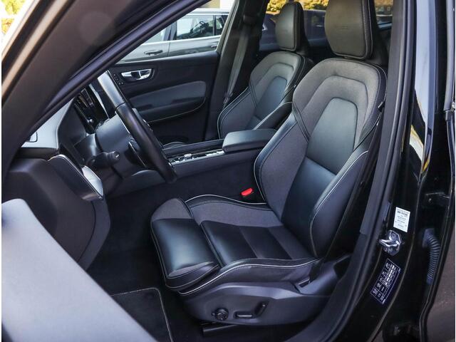 Volvo XC60 2.0 T8 AWD R-Design | Panodak | 21 inch | Luchtvering | HUD | 38.000km!