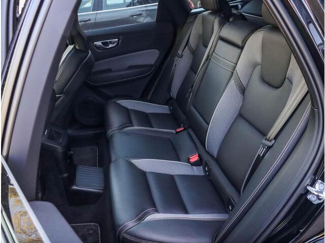 Volvo XC60 2.0 T8 AWD R-Design | Panodak | 21 inch | Luchtvering | HUD | 38.000km!