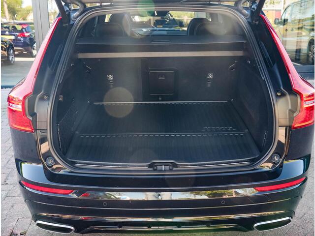 Volvo XC60 2.0 T8 AWD R-Design | Panodak | 21 inch | Luchtvering | HUD | 38.000km!