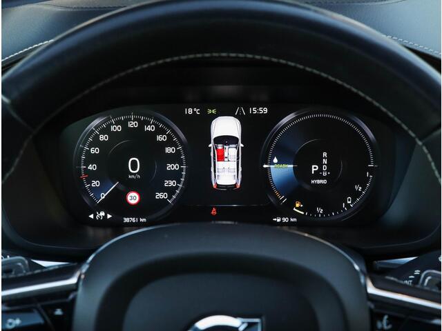 Volvo XC60 2.0 T8 AWD R-Design | Panodak | 21 inch | Luchtvering | HUD | 38.000km!