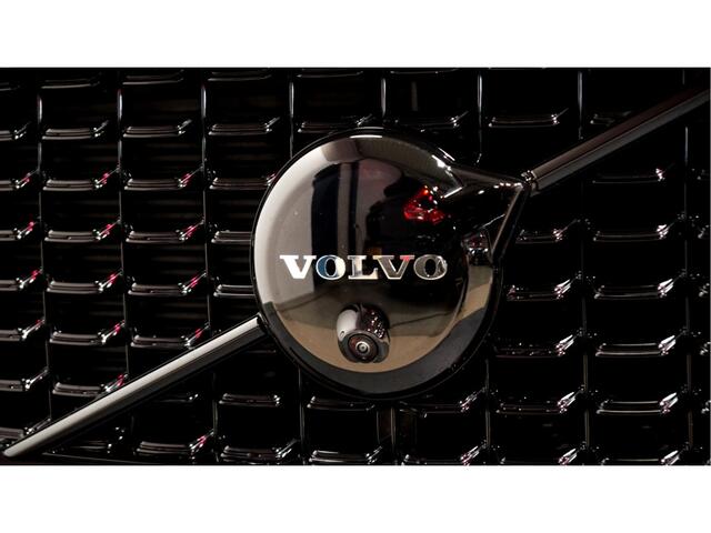 Volvo XC60 2.0 Recharge AWD 293kW/399pk Aut8 Plus Black Edition LUCHTVERING + PANORAMADAK + PILOT ASSIST + BLIS + HARMAN/KARDON + PILOT ASSIST + STOELVERWARMING&-VENTILATIE + STUURVERWARMING + PRIVACY GLASS + 360 CAMERA + 18" WINTERSET + 21" LM-VELGEN!!