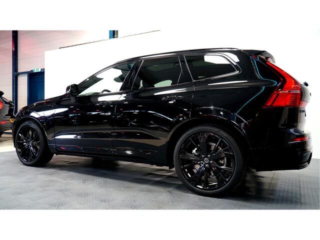 Volvo XC60 2.0 Recharge AWD 293kW/399pk Aut8 Plus Black Edition LUCHTVERING + PANORAMADAK + PILOT ASSIST + BLIS + HARMAN/KARDON + PILOT ASSIST + STOELVERWARMING&-VENTILATIE + STUURVERWARMING + PRIVACY GLASS + 360 CAMERA + 18" WINTERSET + 21" LM-VELGEN!!