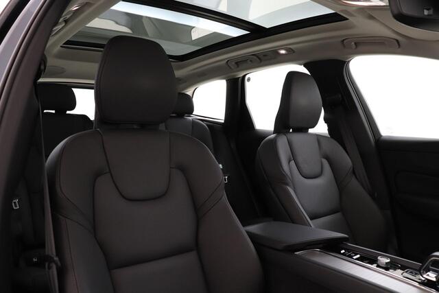 Volvo XC60 T6 RECHARGE AWD ULTRA DARK -PANO.DAK|TREKHAAK|HARMAN/KARDON|20"|HEAD-UP DISP.|360°CAM